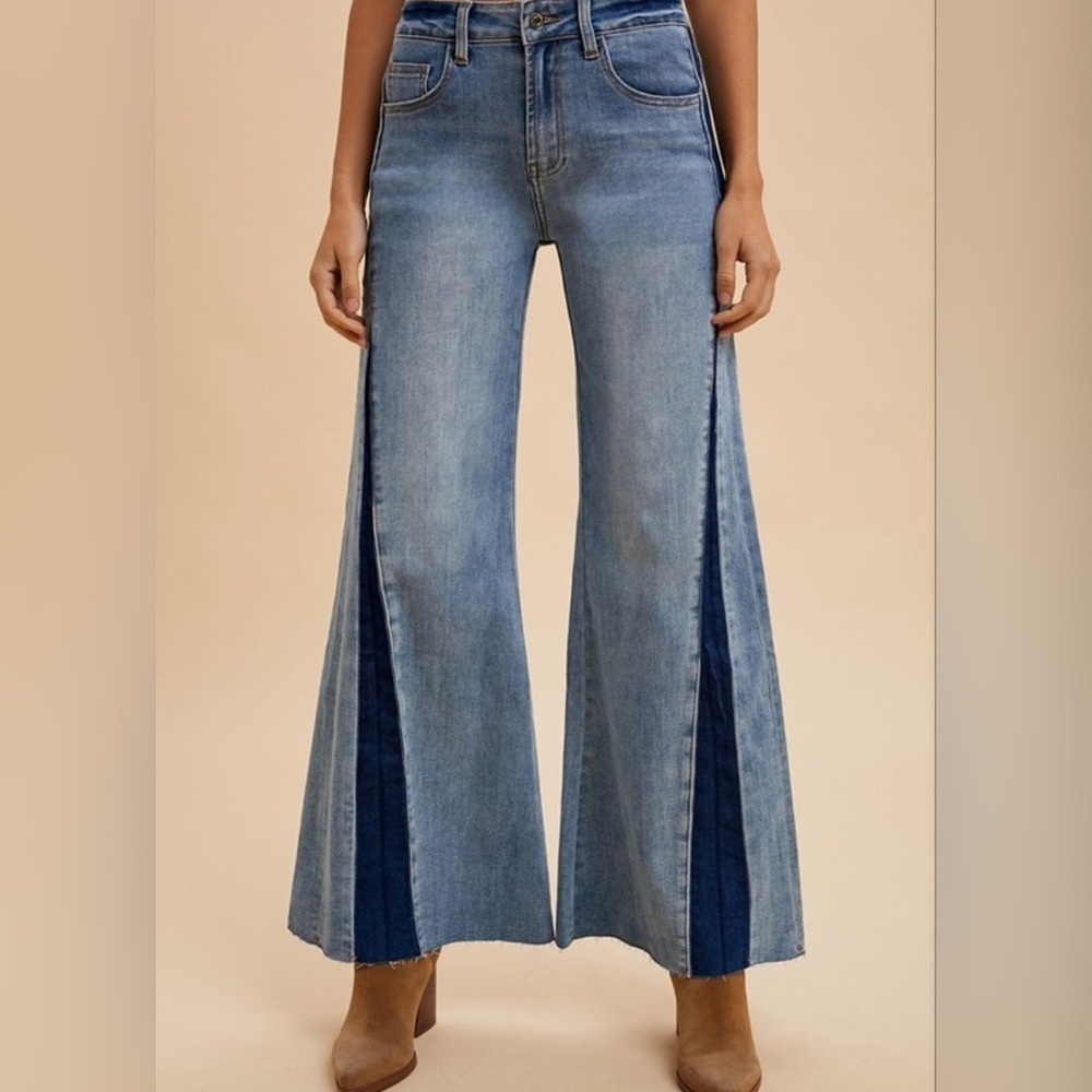 Vintage 70's look flare leg jean in a two tone wash and a high rise - Picture 2 of 5